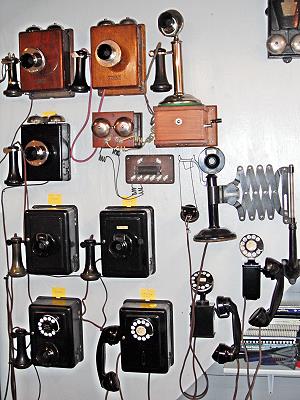 Phonemandave wall display